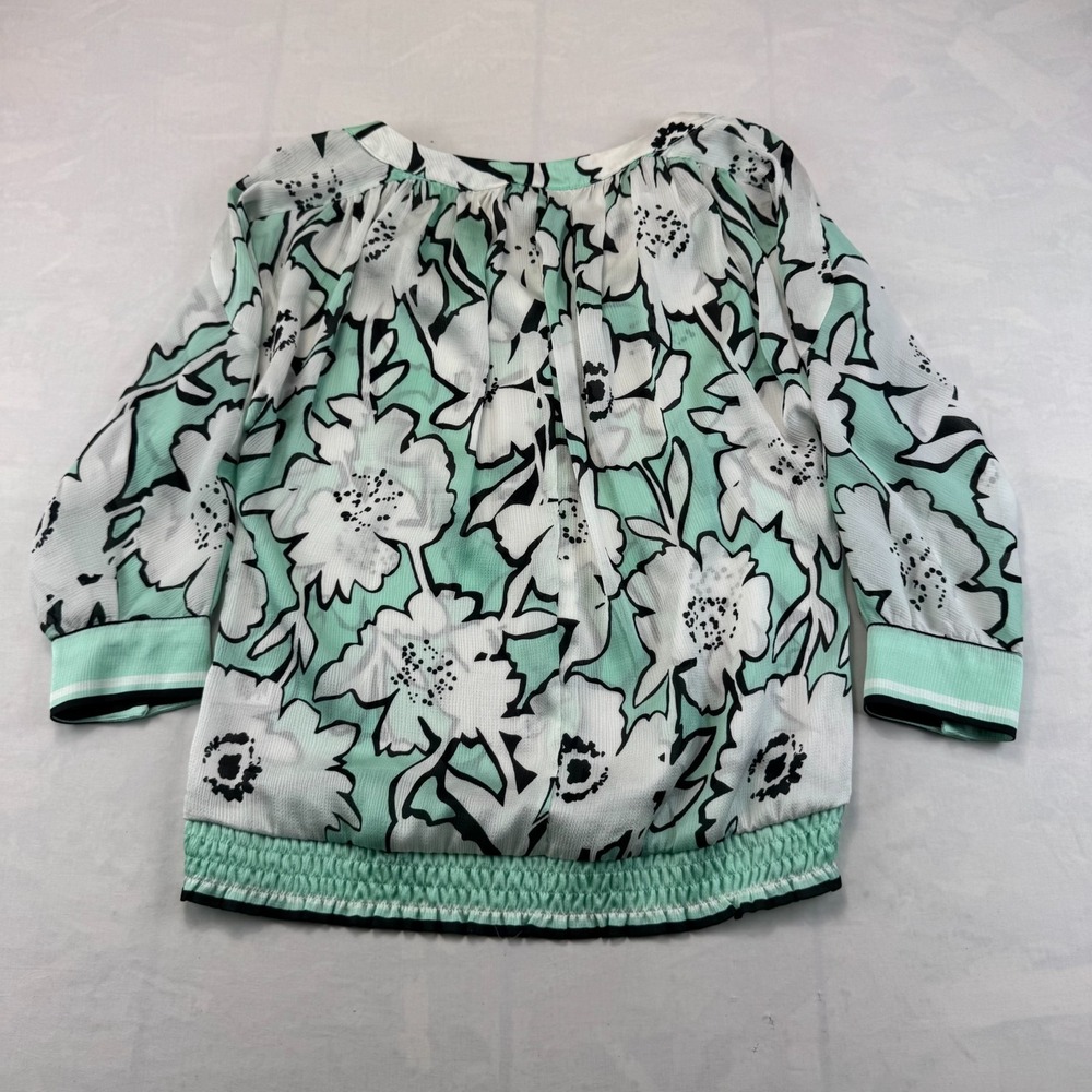 NWT New York & Company Top Womens XS White Green Spring Floral Stretch V-Neck - Picture 2 of 6